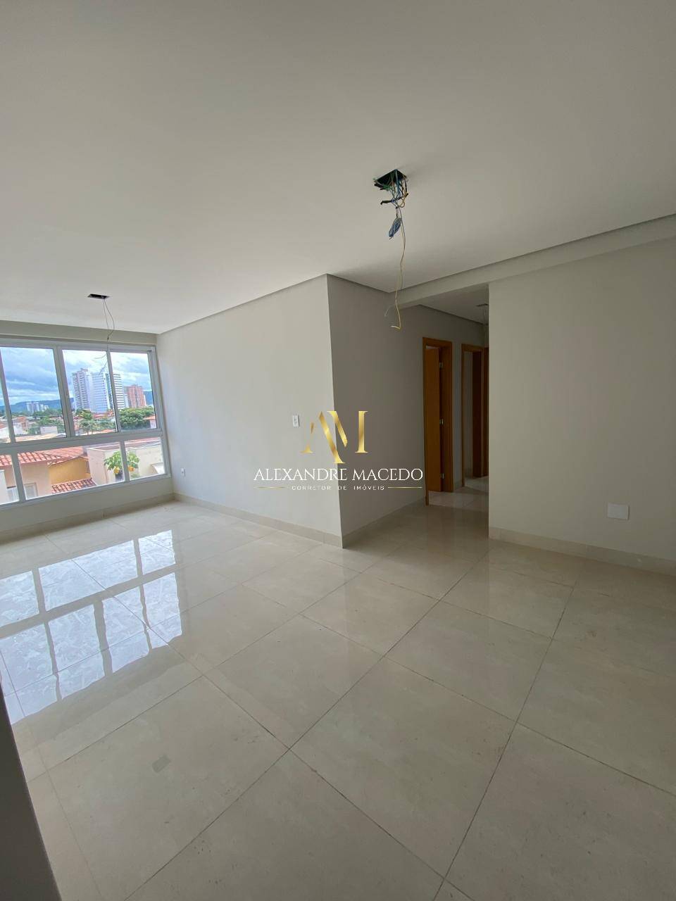 Apartamento à venda com 3 quartos, 77m² - Foto 2