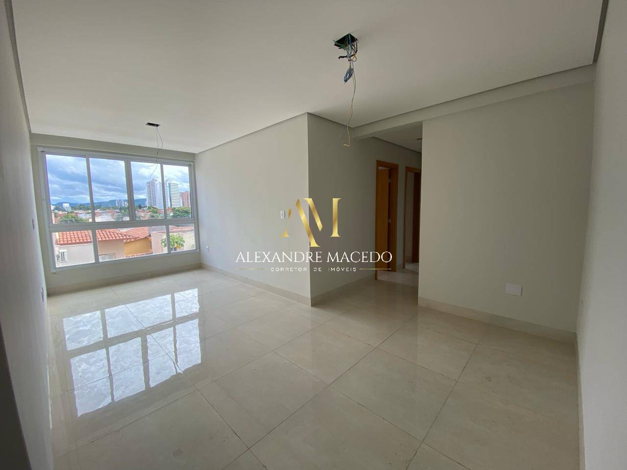 Apartamento à venda com 3 quartos, 77m² - Foto 1