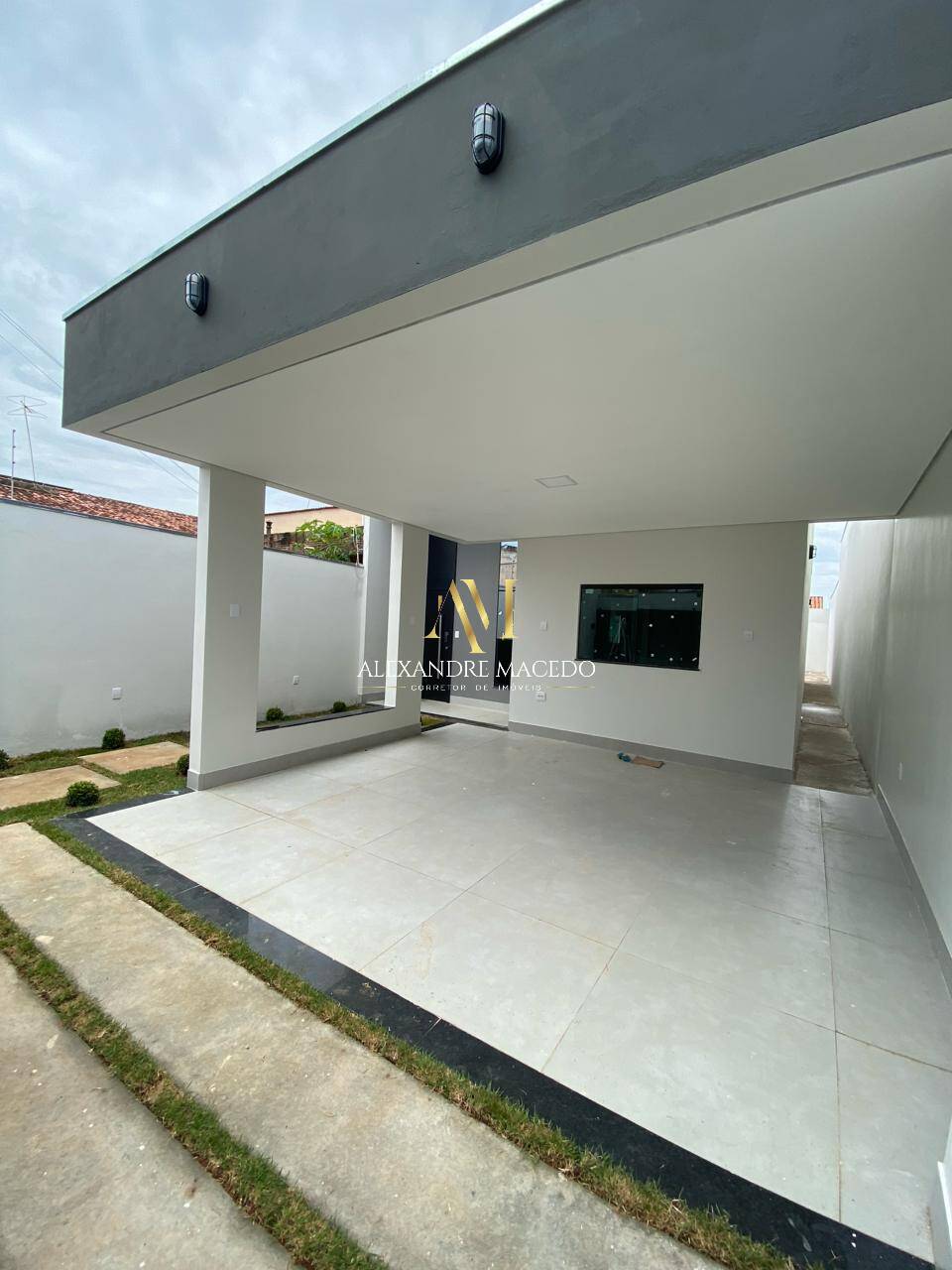 Casa à venda com 3 quartos, 255m² - Foto 1