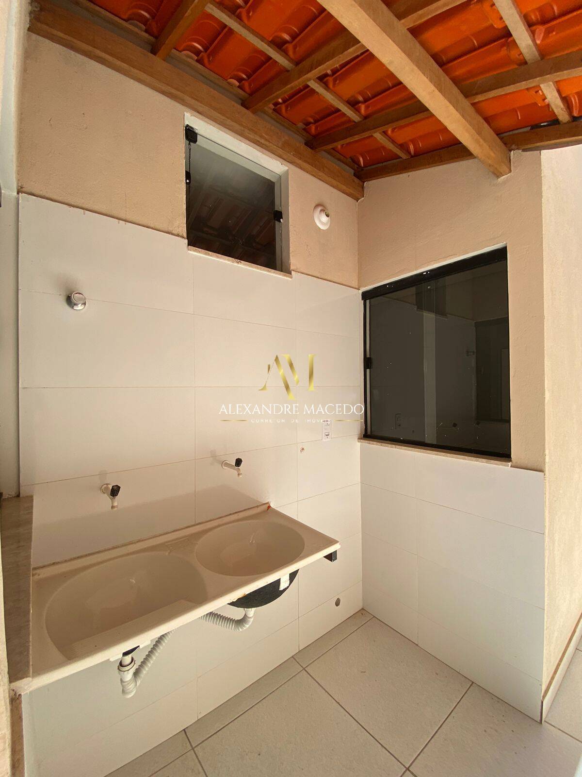 Casa à venda com 2 quartos, 45m² - Foto 2