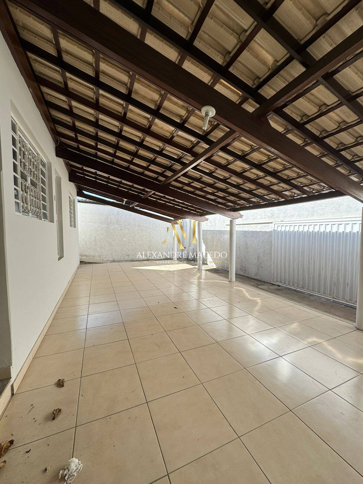 Casa à venda com 4 quartos, 248m² - Foto 3