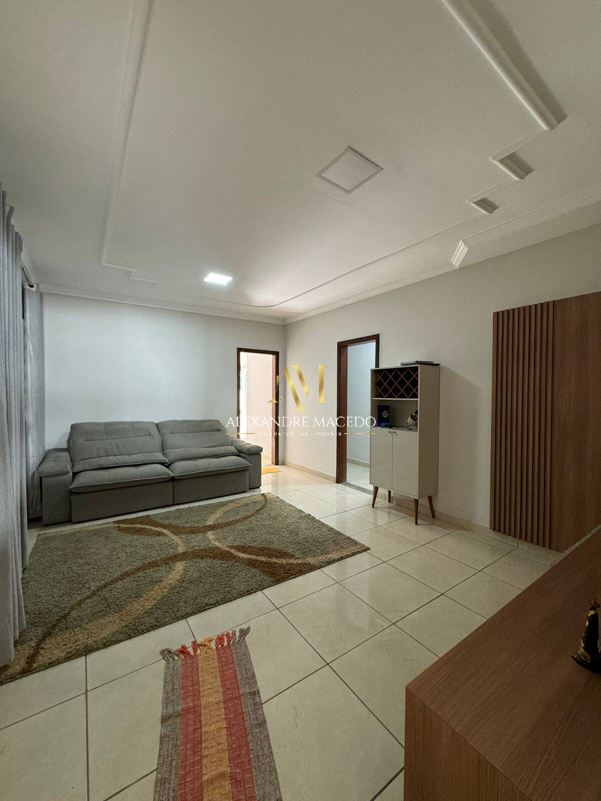 Casa à venda com 4 quartos, 248m² - Foto 4