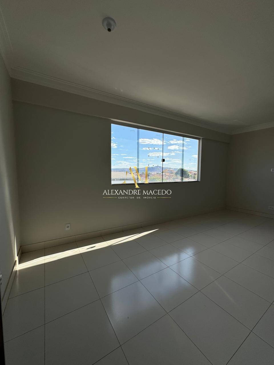 Apartamento à venda com 3 quartos, 102m² - Foto 2