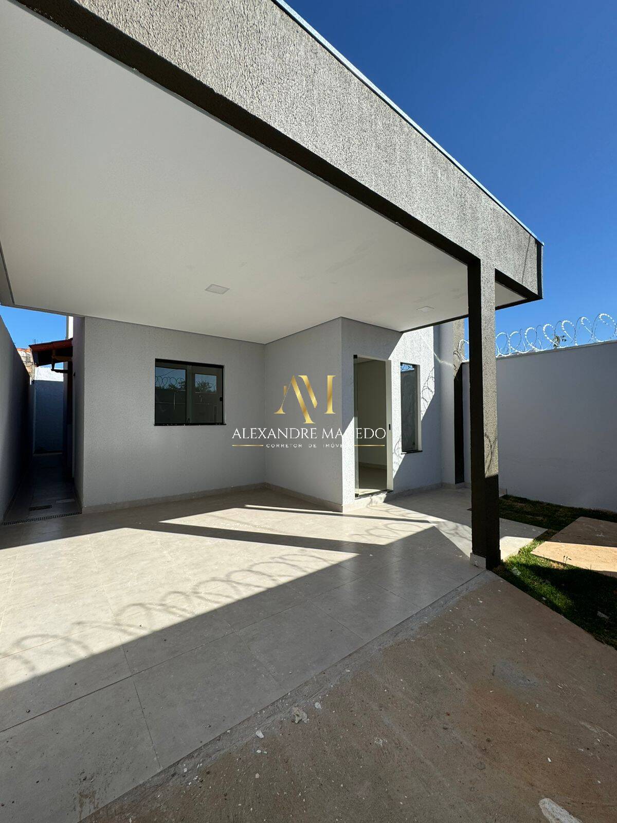 Casa à venda com 3 quartos, 70m² - Foto 2