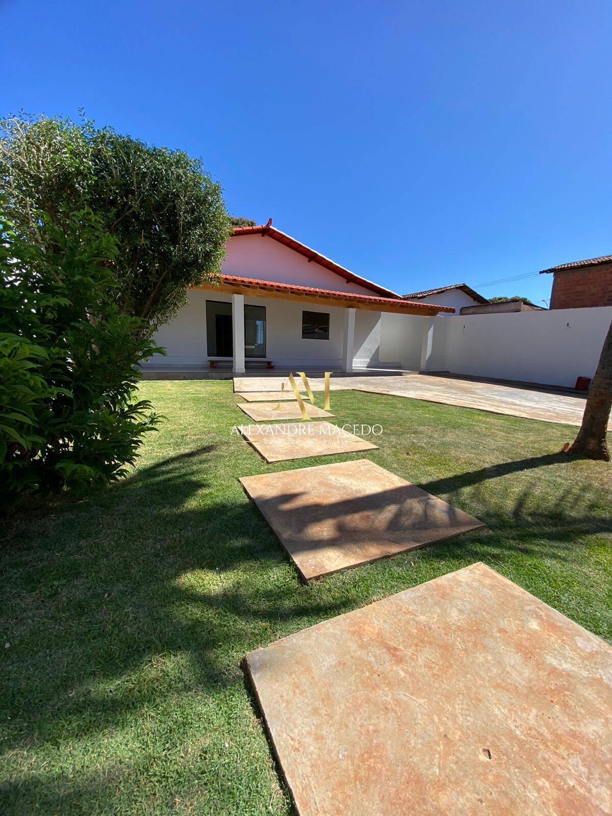 Casa à venda com 3 quartos, 150m² - Foto 1