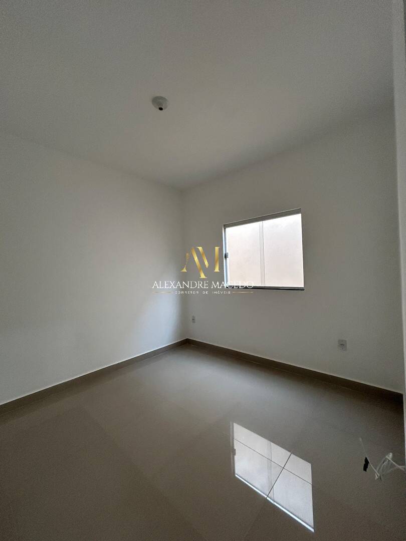 Casa à venda com 2 quartos, 100m² - Foto 2