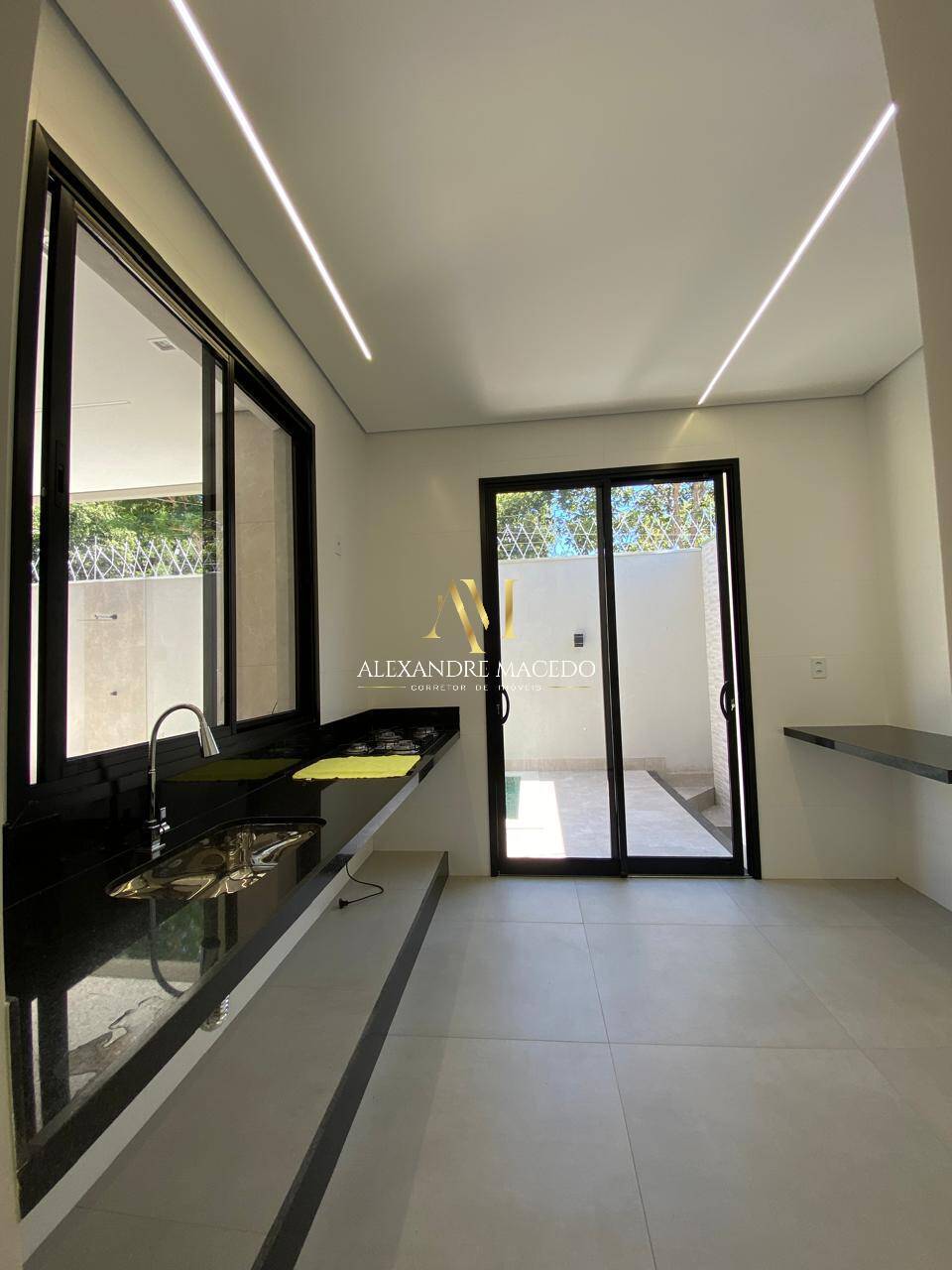 Casa à venda com 3 quartos, 155m² - Foto 9