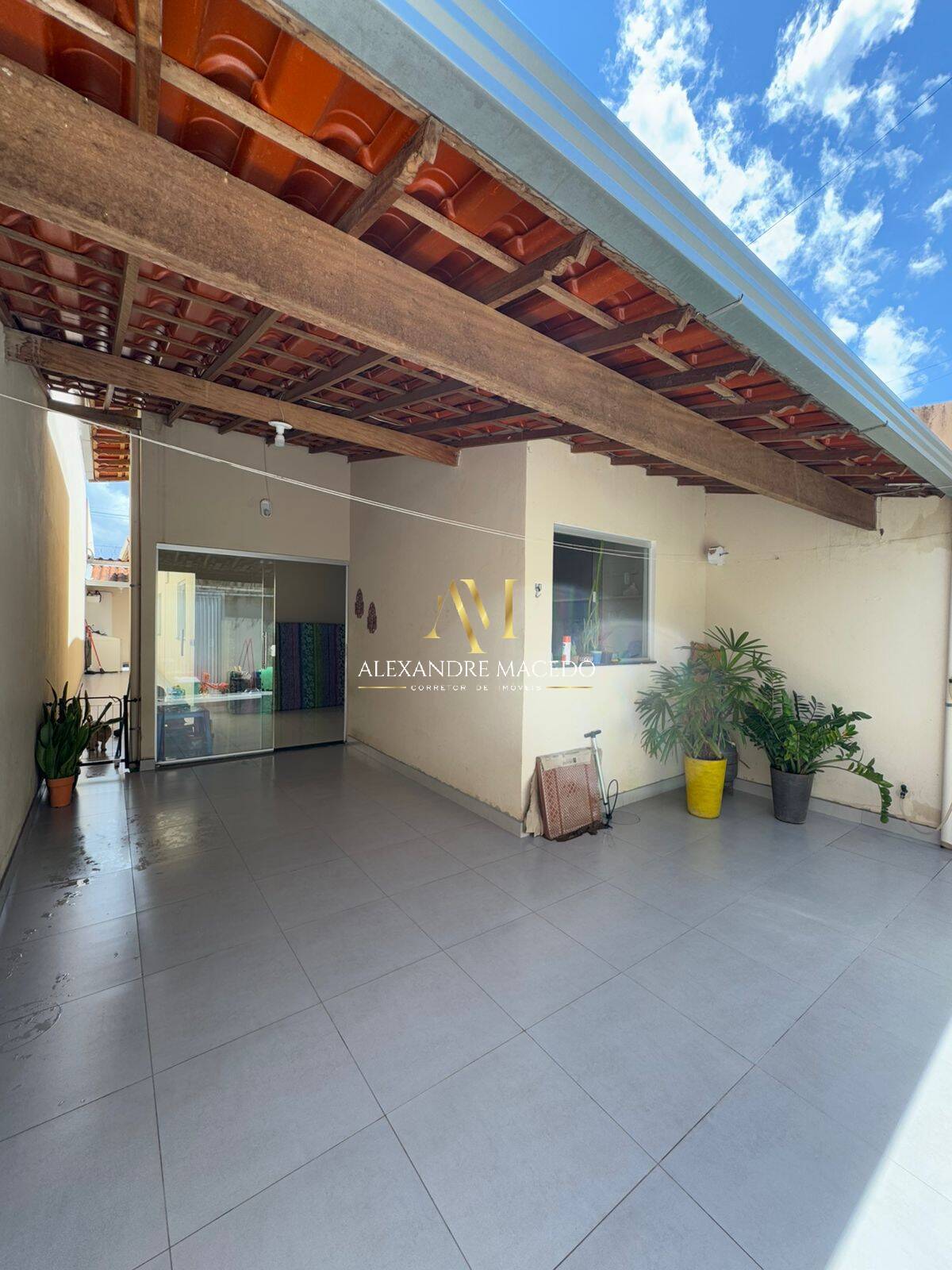 Casa à venda com 2 quartos, 55m² - Foto 1